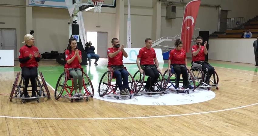 Balıkesir Büyükşehir Belediye Başkanı Ahmet Akın, Dünya Engelliler Günü kapsamında düzenlenen
