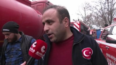  Ankara'nın Altındağ İlçesi'nde geri dönüşüm atıklarının bulunduğu depoda çıkan yangın