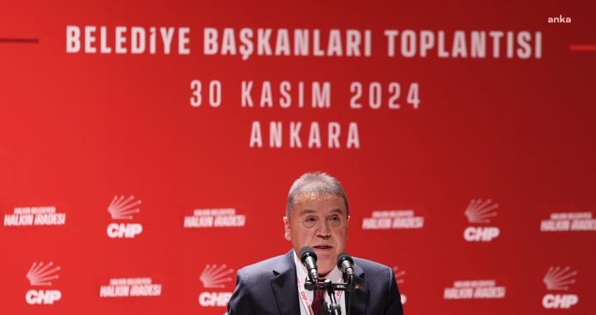 Antalya Büyükşehir Belediye Başkanı Muhittin Böcek, CHP Genel Başkanı Özgür