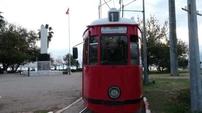 Antalya Büyükşehir Belediyesi Nostalji Tramvayı, "Kitap Okuma Halkaları" etkinliğine ev