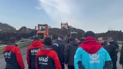 Artvin’in Arhavi ilçesi Kıyıcık mevkisinde meydana gelen heyelan nedeniyle Karadeniz