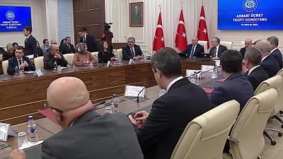 İşçi, işveren ve hükümet temsilcilerinden oluşan Asgari Ücret Tespit Komisyonu,