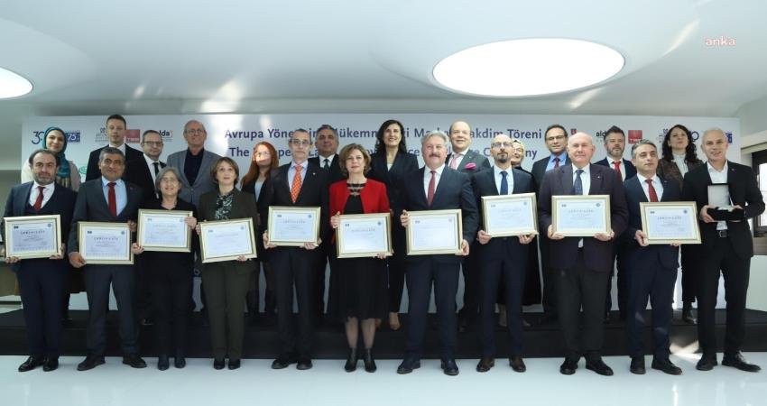 Balıkesir Büyükşehir Belediyesi’ne “Avrupa Yönetişim Mükemmelliği Markası” ödülü Balıkesir Büyükşehir Belediyesi, Avrupa Konseyi tarafından geliştirilen “Avrupa Yönetişim Mükemmelliği