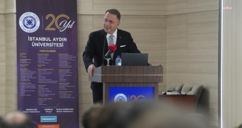 Beylikdüzü Belediye Başkanı Mehmet Murat Çalık, İstanbul Aydın Üniversitesi ev