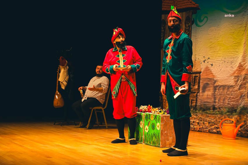 keciorende-duzenlenen-27-uluslararasi-ankara-tiyatro-festivalinde-yetiskinler-ve-cocuklar-icin-ayri-oyunlar-sahnelendi