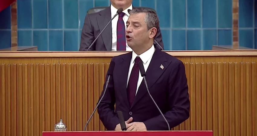 CHP Genel Başkanı Özgür Özel, grup toplantısında; gazeteci Özlem Gürses’in