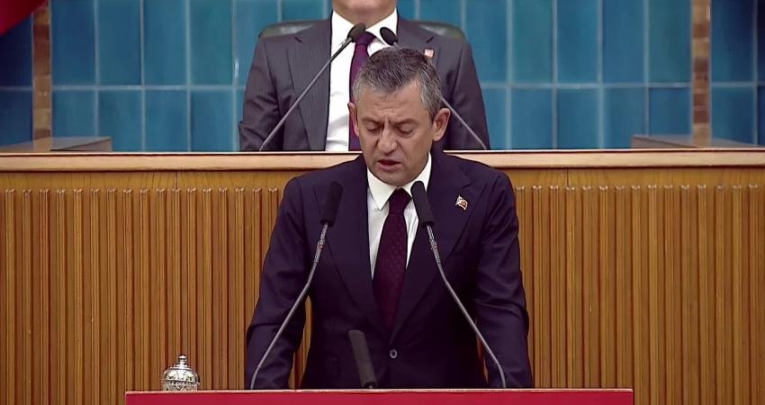 CHP Genel Başkanı Özgür Özel, partisinin grup toplantısında, Cumhurbaşkanı Recep