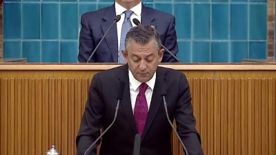 CHP Genel Başkanı Özgür Özel, Cumhurbaşkanı Recep Tayyip Erdoğan'ı protesto