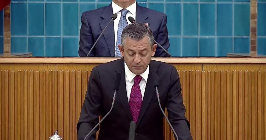 CHP Genel Başkanı Özgür Özel, Cumhurbaşkanı Recep Tayyip Erdoğan'ı protesto
