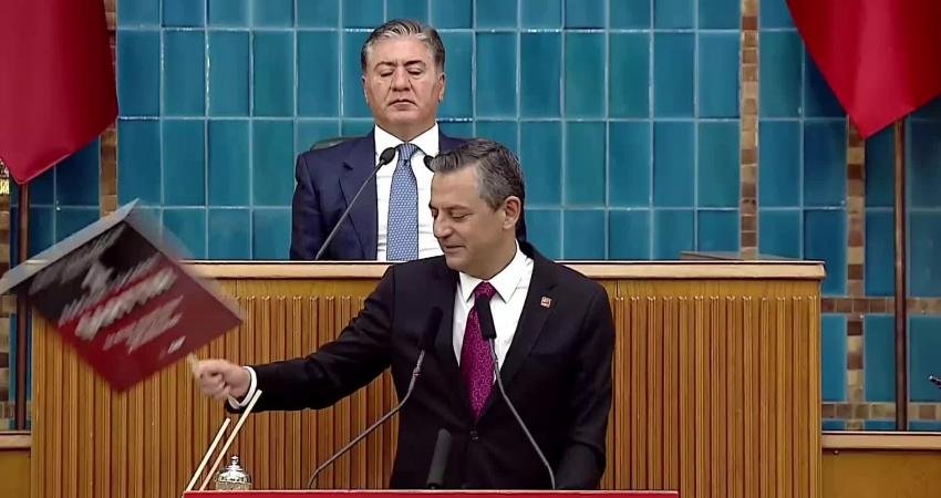 CHP Genel Başkanı Özgür Özel, partisinin grup toplantısında, MHP Genel
