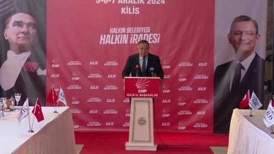 CHP Genel Başkan Yardımcısı Gökan Zeybek, partisinin İl Belediye Başkanları
