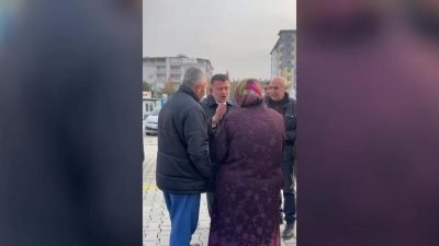 CHP Malatya Milletvekili Veli Ağbaba, Malatya’da pazar ziyareti yaparak vatandaşların