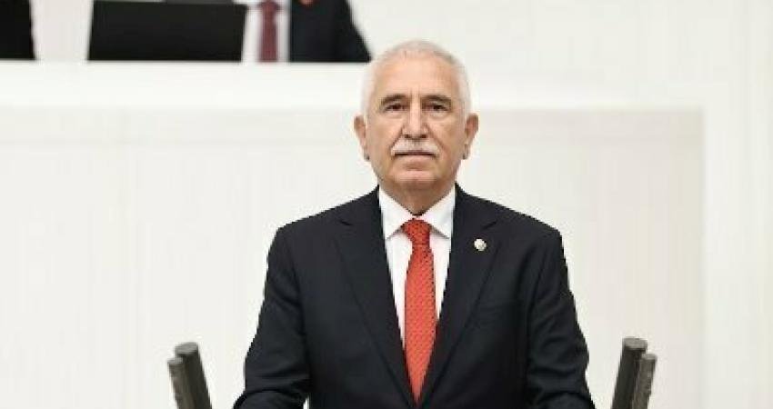 CHP Tokat Milletvekili Kadim Durmaz, üzerinde pestisit barındıran meyve ve