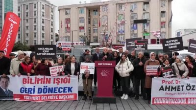 CHP Grup Başkanvekili Gökhan Günaydın, Esenyurt’ta devam eden "Demokrasi Nöbeti"nde