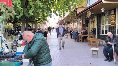 Emekliler maaşlarının yetmediğini, yeni yılda yapılacak zamla maaşlarının en az