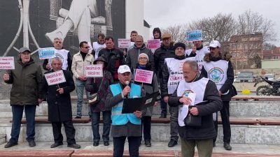 Birleşik Emekliler Sendikası Bozüyük Şubesi üyeleri, düşük emekli maaşlarına karşı