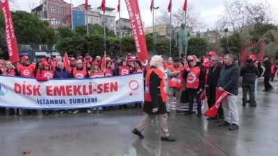 DİSK’e bağlı Emekli-Sen üyeleri, Kartal Meydanı'nda açıklama yaptı. Sendika Genel Sekreteri
