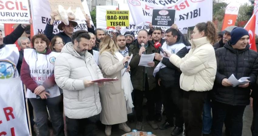 Emekliler bugün Kartal Sahil Meydanı'nda basın açıklaması yaparak sıkıntılarını, taleplerini