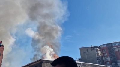 Erzurum'un merkez Yakutiye ilçesi Murat Paşa Mahallesi'nde bulunan tarihi Taş