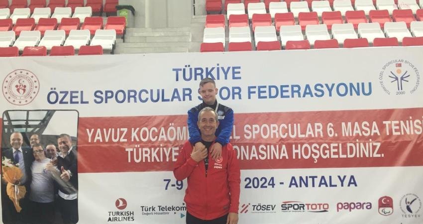 Eskişehir Büyükşehir Spor Kulübü sporcusu Hamza Dönmez, Antalya'da düzenlenen Yavuz