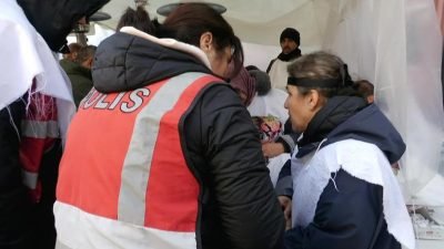 Sendika üyesi olunca işten çıkarıldıkları için iktidara seslerini duyurabilmek amacıyla