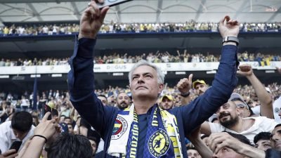 Fenerbahçe Teknik Direktörü Jose Mourinho, ülkesi Portekiz’de safra kesesi ameliyatı