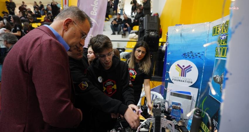 Bu yıl okyanus temasıyla düzenlenen uluslararası robot yarışması First Team