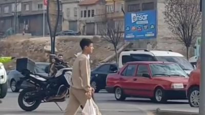 Türkiye’de çeşitli şehirlerde yaşayan Suriyeliler Beşar Esad iktidarının düşüşünü kutlamaya