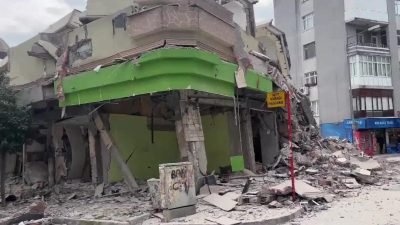 Göngören’de önceki hafta 3 katlı bir binanın çökmesi sonucu bir
