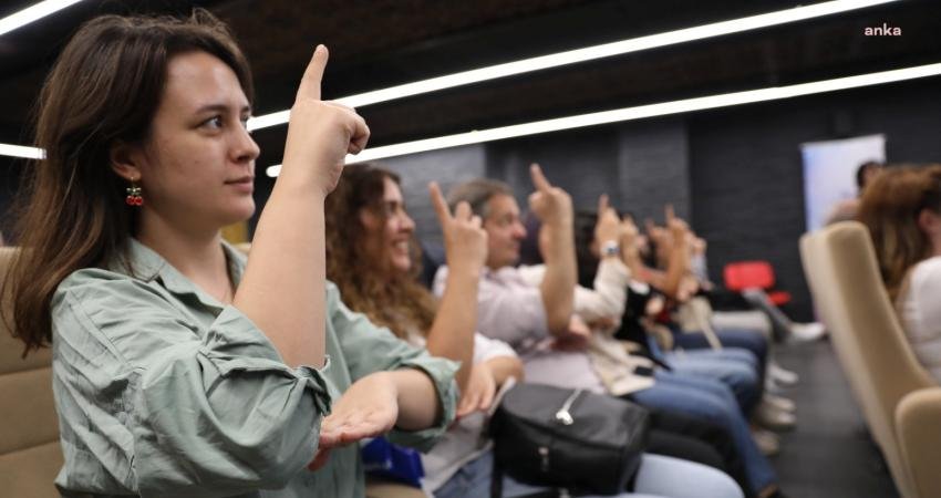 İBB, işitme engellilerle iletişim alanındaki ihtiyaçlarına çözüm sunmak için işaret