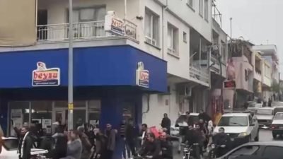 Türkiye’de çeşitli şehirlerde yaşayan Suriyeliler, Beşar Esad iktidarının düşüşünü kutlamaya