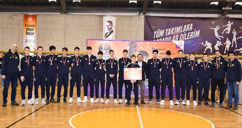 Lüleburgaz Belediyesi’nin Gökhan Teksöz anısına düzenlediği ve U-16 takımlarının yer