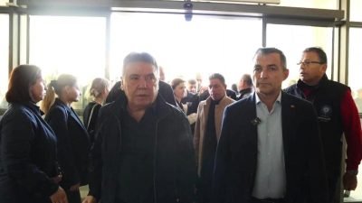 Manavgat'ta şiddetli yağışın ardından yaşanan selin ardından Belediye ekipleri çalışmalarını