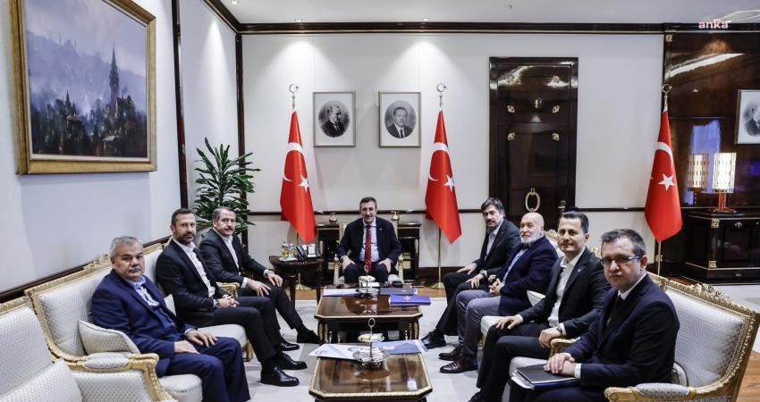 Memur-Sen Genel Başkanı Ali Yalçın, beraberindeki heyet ile birlikte Cumhurbaşkanı Yardımcısı