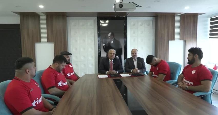 Muratpaşa Belediye Başkanı Ümit Uysal, 2025 yılı güreş sezonunda ilçeyi