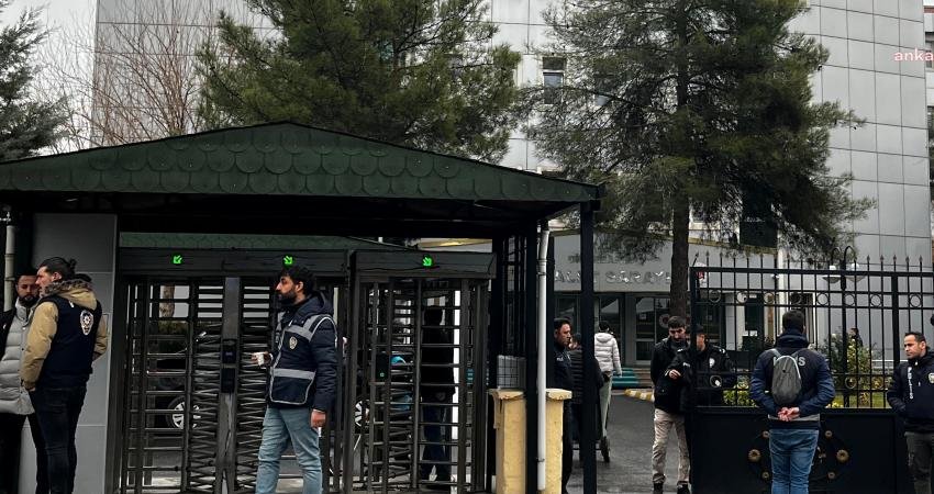 Narin Güran cinayeti davası… Salim Güran’ın avukatı Onur Akdağ, Nevzat Bahtiyar’ı suçladı Diyarbakır'da öldürülen Narin Güran cinayetine ilişkin devam eden duruşmada savunma