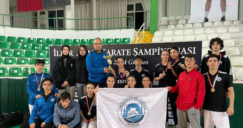 Giresun’da düzenlenen Karadeniz İller Arası Karate Şampiyonası’nda Ortahisar Belediyesi Karate