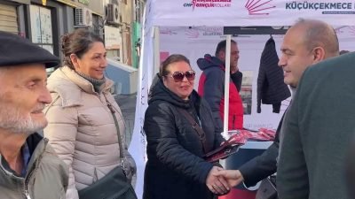 CHP Genel Başkan Yardımcısı Özgür Karabat, İstanbul Küçükçekmece’de bir pazarı