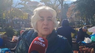 Artvin'de pazar alışverişi yapan Naci Ustabaş, "Emekliyim, 13 bin lira maaş