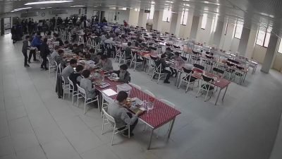 Rize'de nefes borusuna yemek kaçan öğrenci, öğretmeninin yaptığı Heimlich manevrasıyla