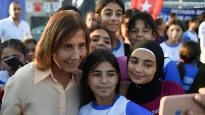 Seyhan Belediyespor Kulübü Satranç Takımı oyuncuları Efsa Uğurel ve Kayra