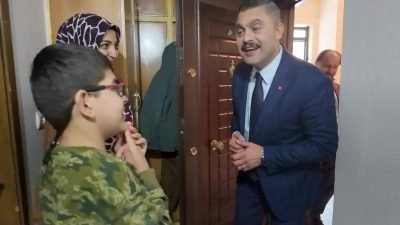 Şile Belediye Başkanı Özgür Kabadayı, ilçede yaşayan 11 yaşındaki Ahmet