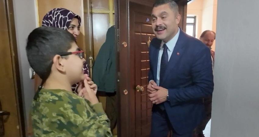 Şile Belediye Başkanı Özgür Kabadayı, ilçede yaşayan 11 yaşındaki Ahmet