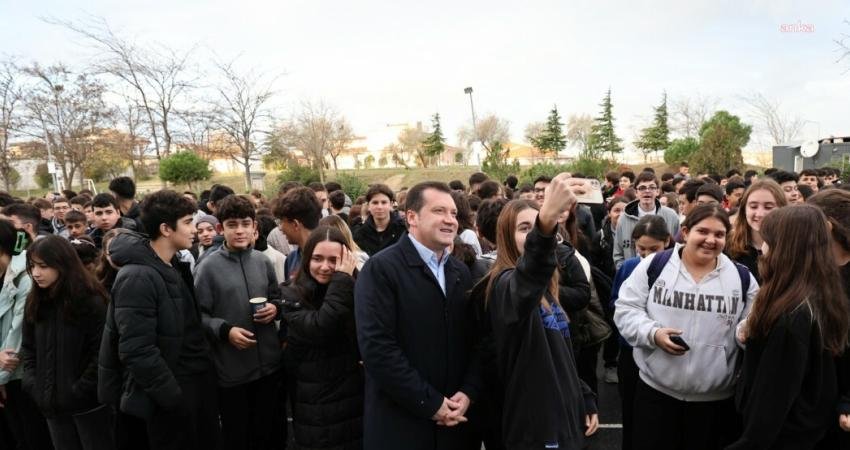 Silivri Belediye Başkanı Bora Balcıoğlu, Selimpaşa Atatürk Anadolu Lisesi'nde çorba