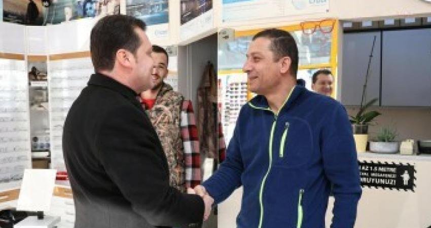 Silivri Belediye Başkanı Bora Balcıoğlu, Turgut Özal Bulvarı'ndaki işletmeleri ziyaret