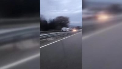 Sinop'ta bir fabrikaya personel taşıyan servis minibüsü devrildi. Kazada 15