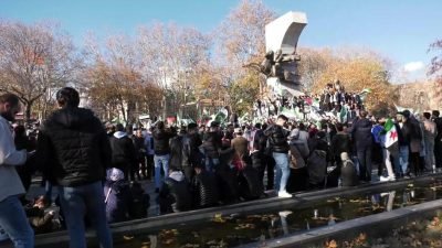 İstanbul’da yaşayan Suriyeliler, Suriye'de El Kaide bağlantılı Heyet Tahrir eş-Şam (HTŞ) terör