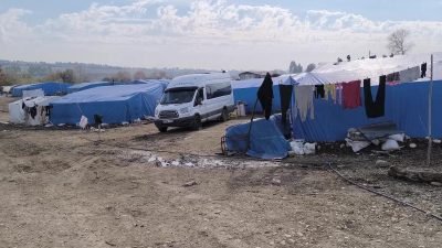 Osmaniye'nin Kadirli ilçesinde yevmiyeyle çalışan Suriyeli turp işçisi Muhammed El