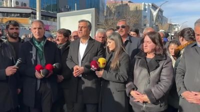 Van Büyükşehir belediye Başkanı Abdullah Zeydan, "Hükümetin demokrasiyi işleteceğini beklerken,