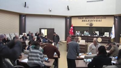 Van Büyükşehir Belediyesi Aralık ayı Meclis Toplantısı'nda konuşan Van Büyükşehir
